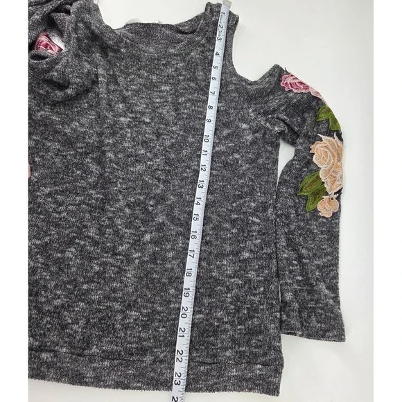 Indigo Rose Cold Shoulder Sweater Floral Embroidered Grey Knit Top Women's Small - Picture 6 of 8